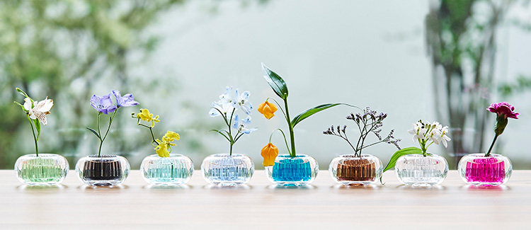 Vaso in vetro per fiori piccolo e dal design elegante